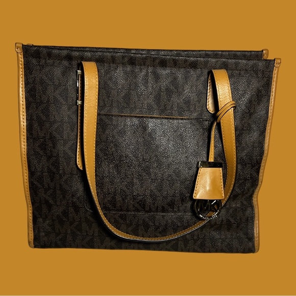 Meet your Posher, Gigi - Picture 10 of 12